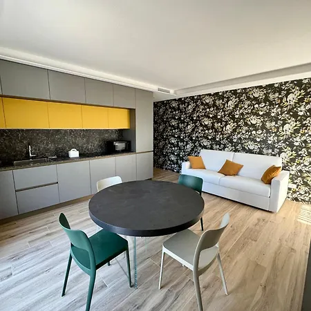 Adige Apartment *