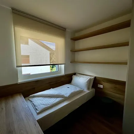 Adige Apartment *