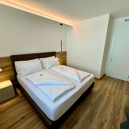 Adige Apartment