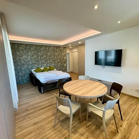 Adige Apartment *